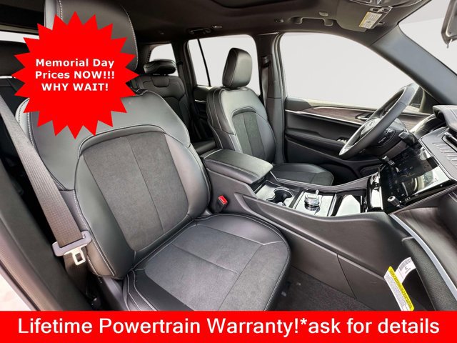 New 2026 Jeep Grand Cherokee Altitude AWD/4WD image 22