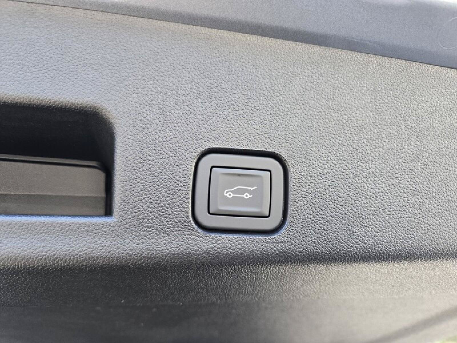 New 2026 GMC Acadia Elevation w/ Elevation Premium Package FWD image 8