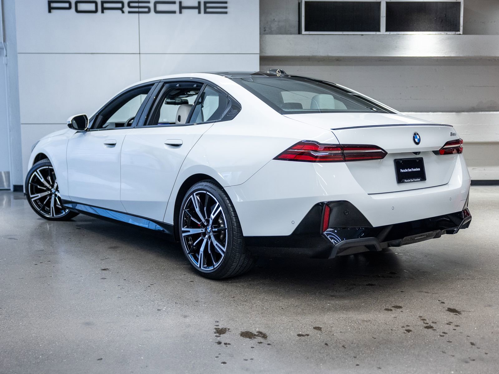 Used 2024 BMW 530i w/ Executive Package image 3