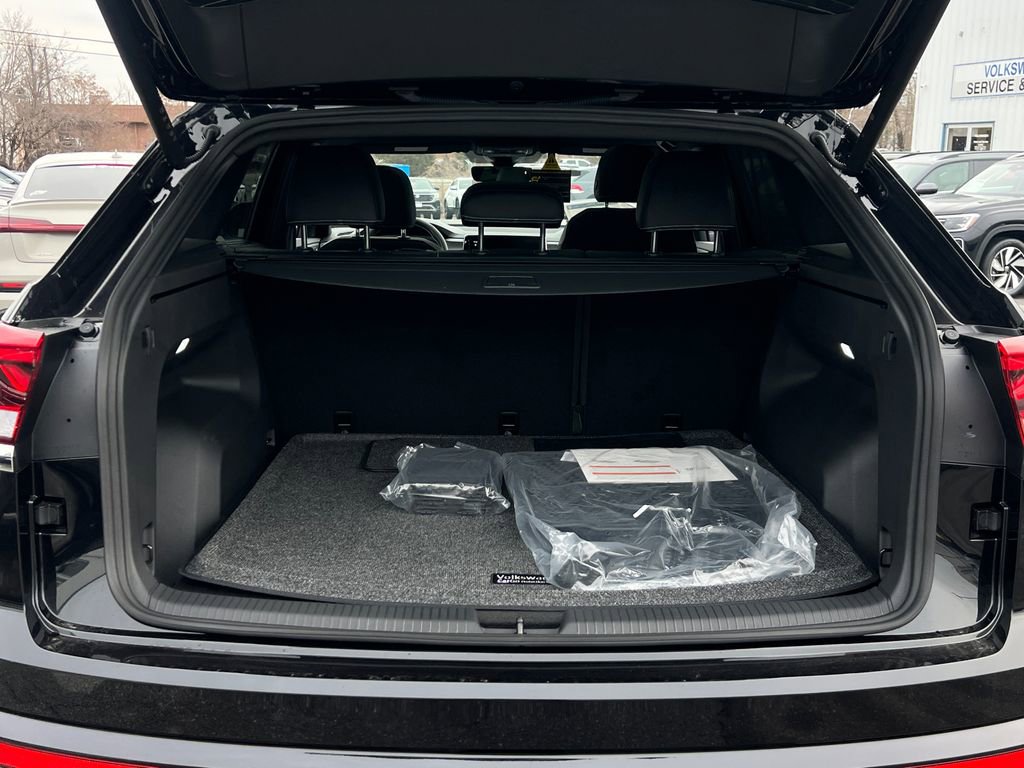 New 2026 Volkswagen Atlas Cross Sport SE image 13