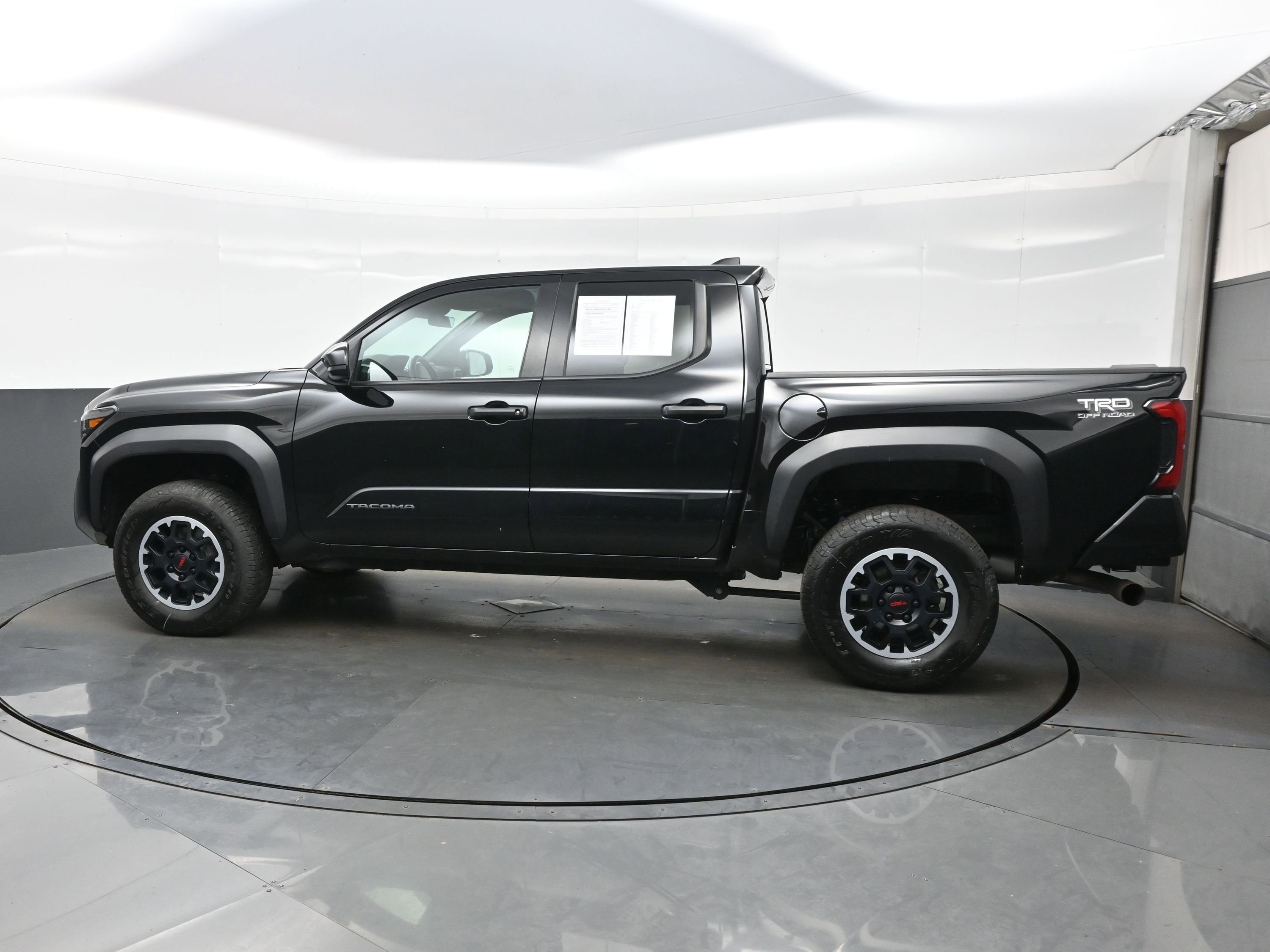 Used 2024 Toyota Tacoma TRD Off-Road AWD/4WD image 3