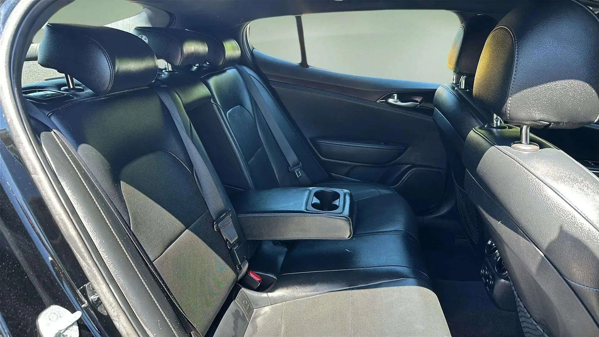 Used 2020 Kia Stinger GT-Line image 26