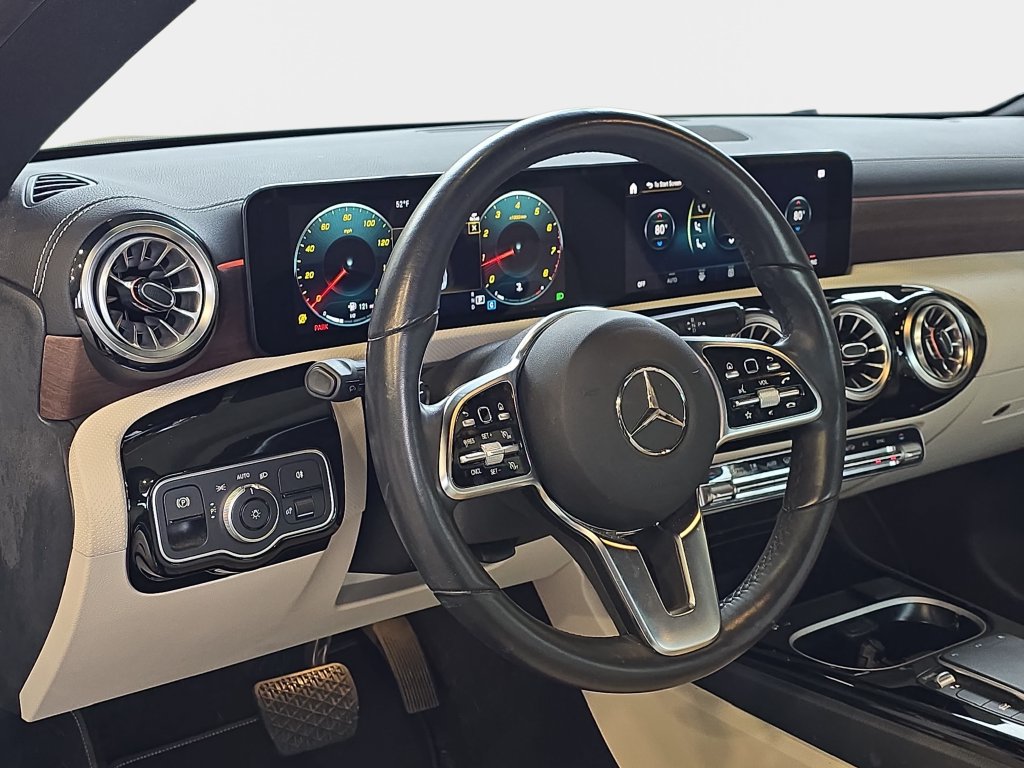 Used 2023 Mercedes-Benz CLA 250 4MATIC image 17