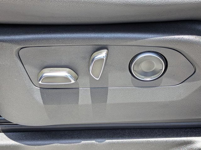Used 2024 Cadillac Escalade ESV Premium Luxury AWD/4WD image 19