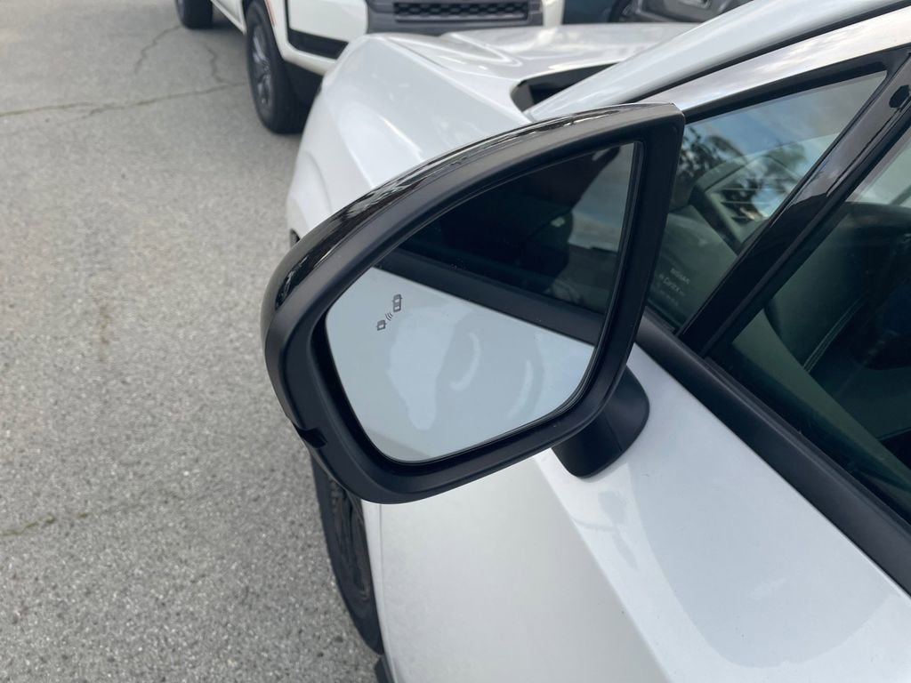 Certified 2025 Nissan Murano SV image 36