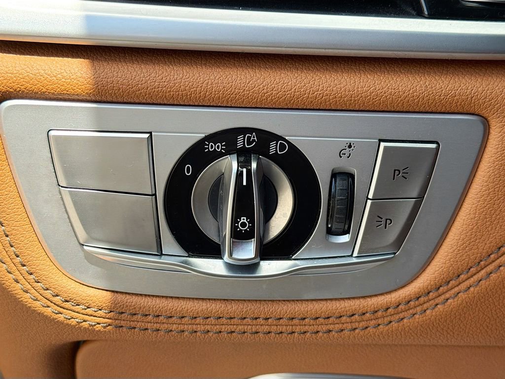 Used 2020 BMW 740i w/ Premium Package image 36