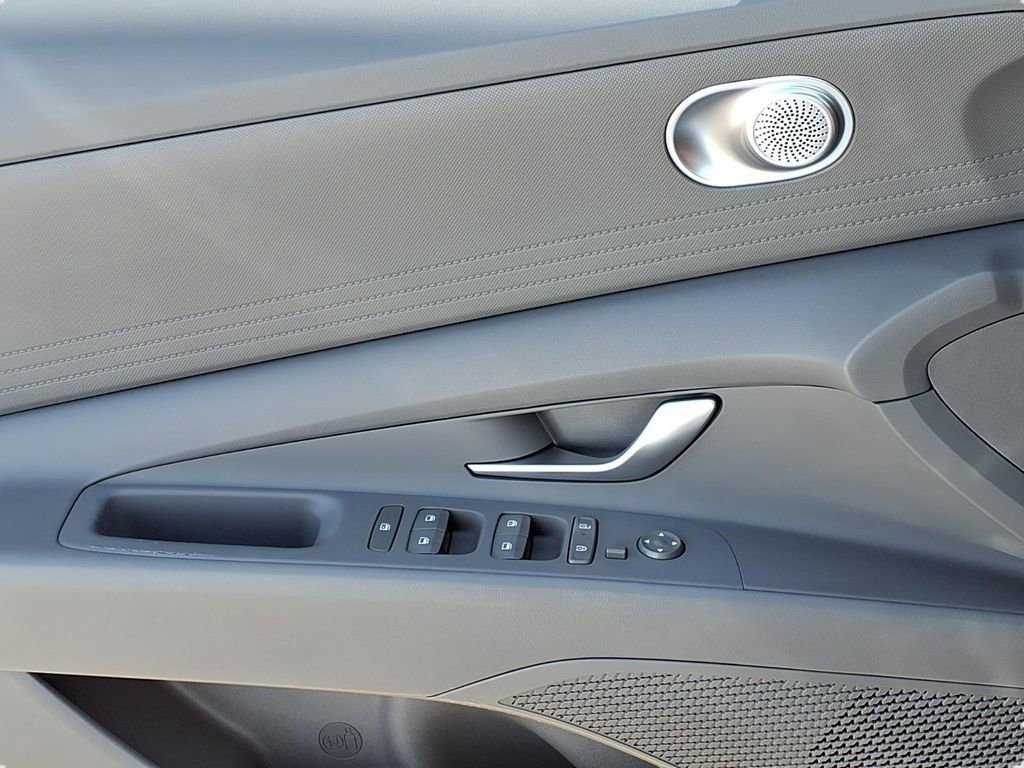 Used 2024 Hyundai Elantra SEL image 15