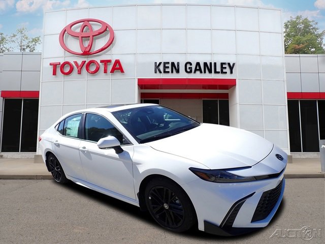 New 2026 Toyota Camry SE image 1