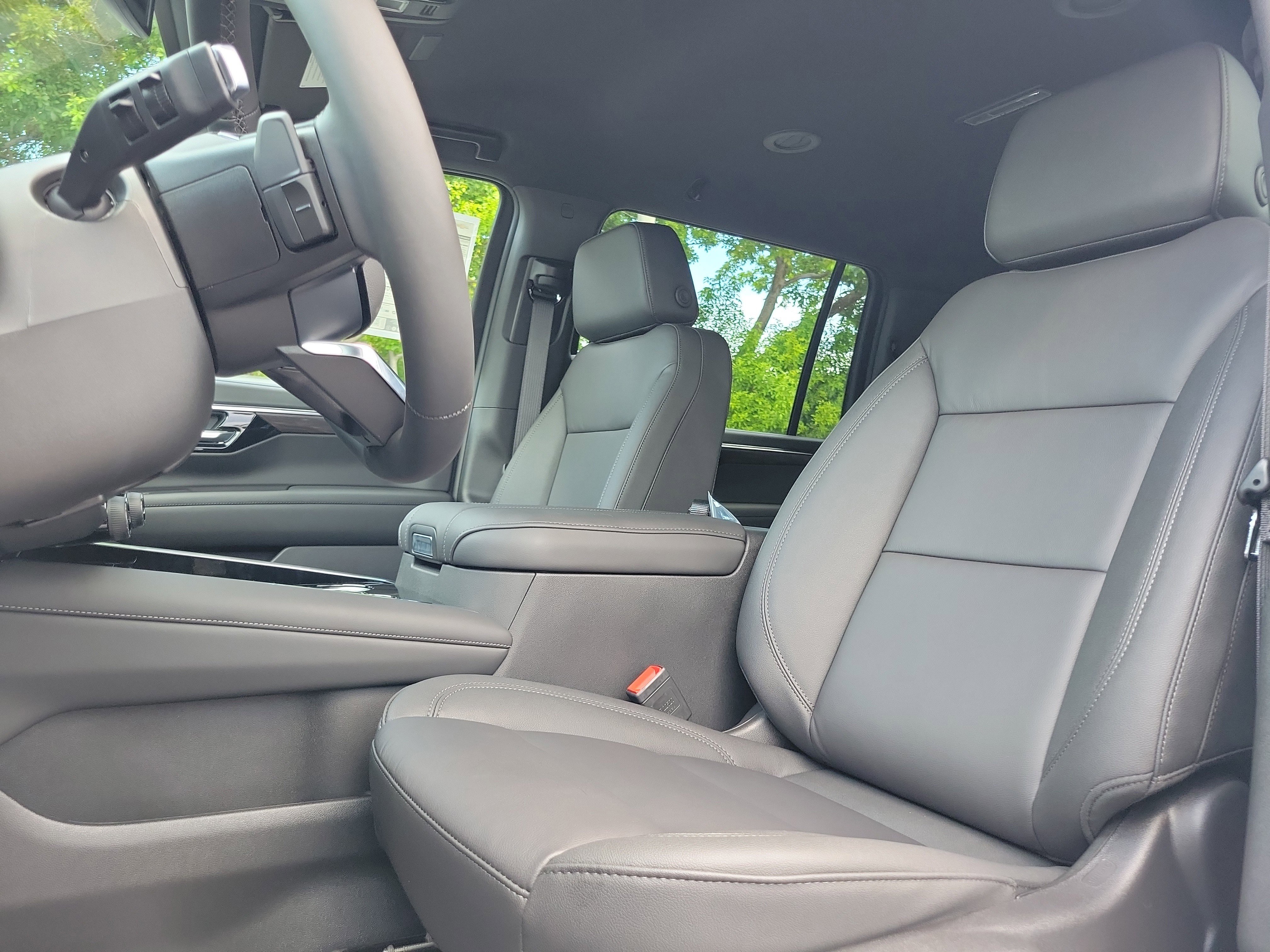 New 2026 Chevrolet Suburban LT w/ Comfort Package image 8