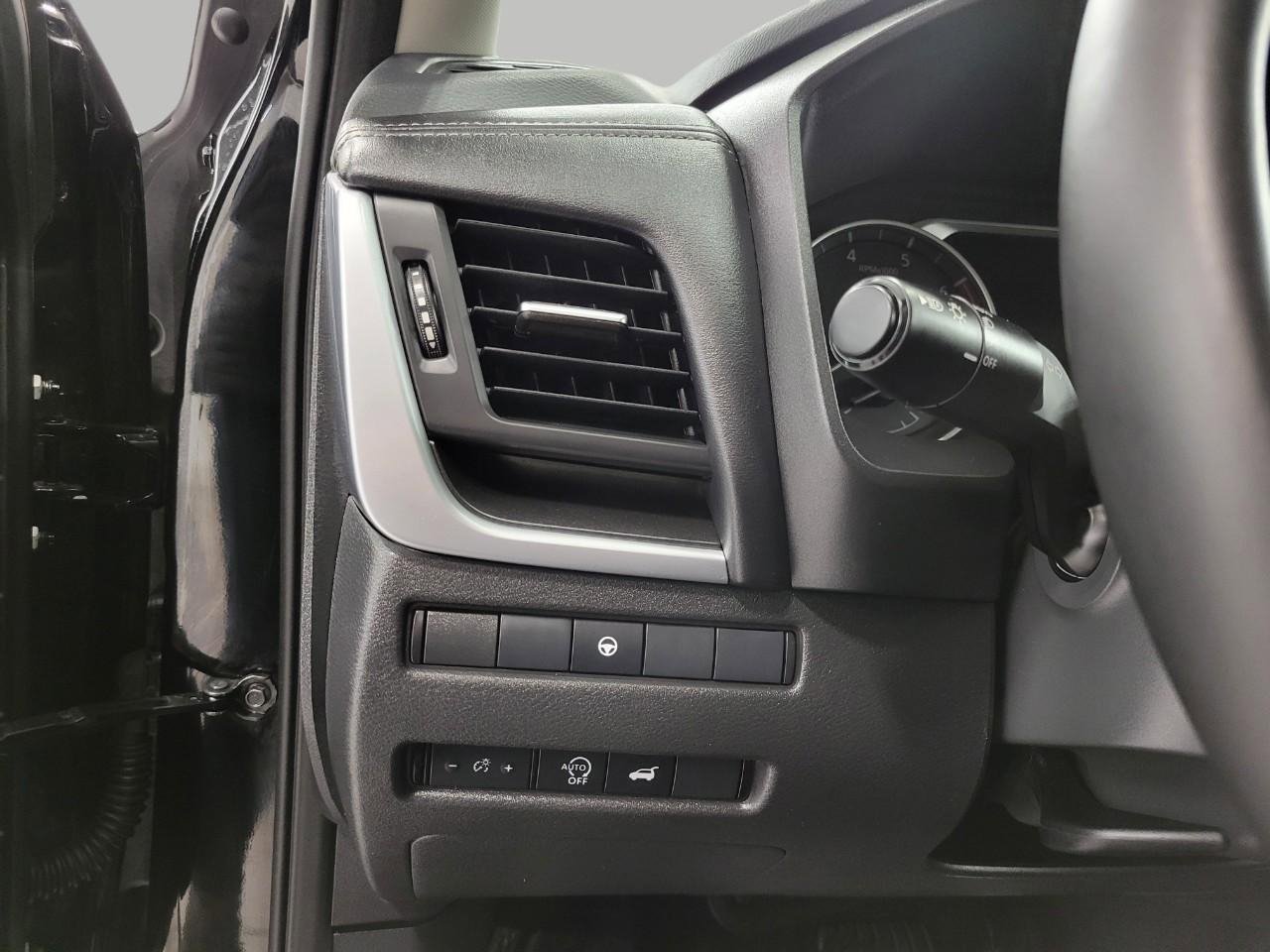 Used 2025 Nissan Rogue SV AWD/4WD image 11