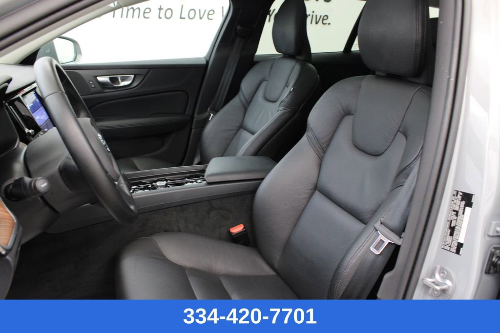 Used 2025 Volvo V60 B5 Cross Country Plus image 15
