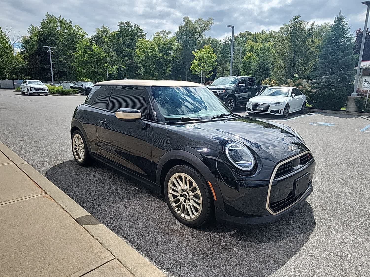 Used 2025 MINI Cooper S FWD image 25