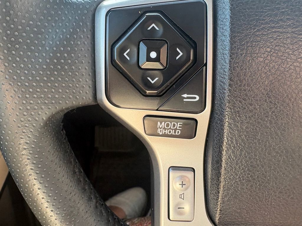 Used 2018 Toyota 4Runner SR5 Premium AWD/4WD image 6