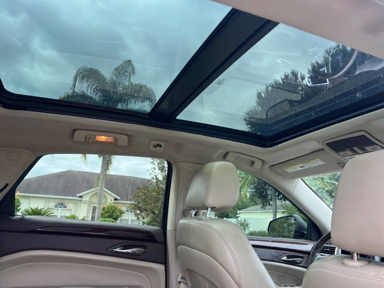 Used 2011 Cadillac SRX Luxury image 16