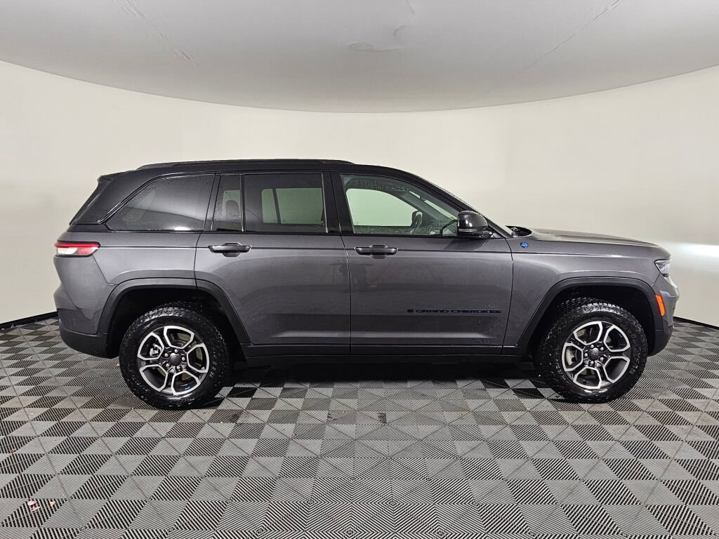 Used 2022 Jeep Grand Cherokee Trailhawk AWD/4WD image 2