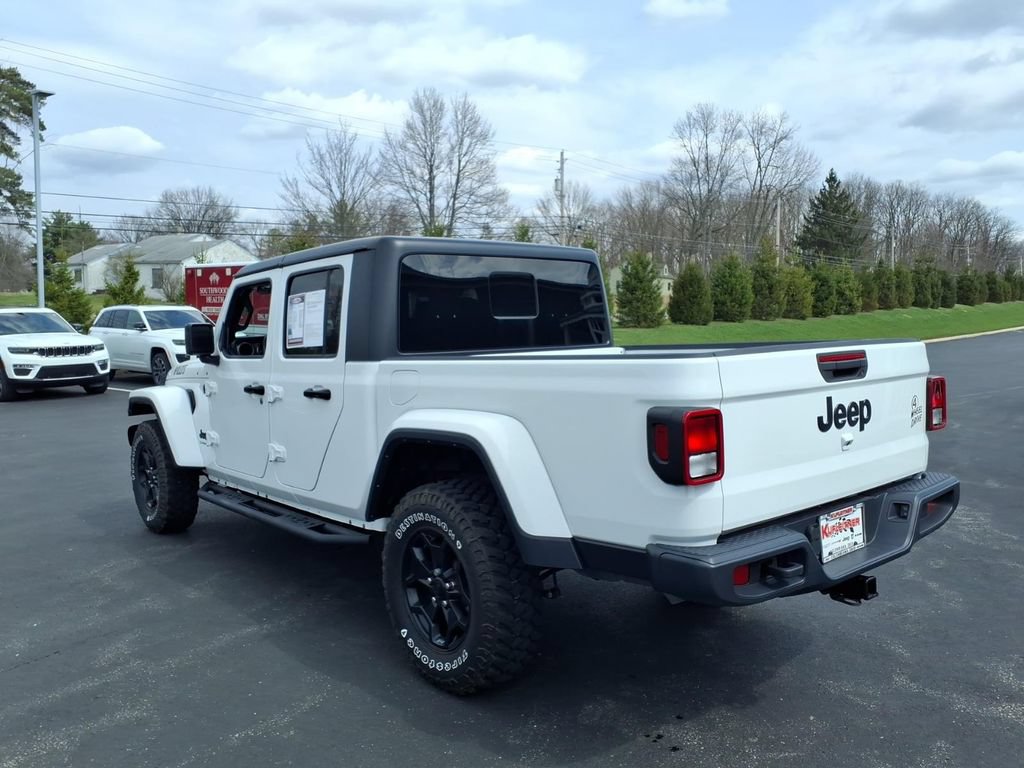 Used 2022 Jeep Gladiator Sport AWD/4WD image 3