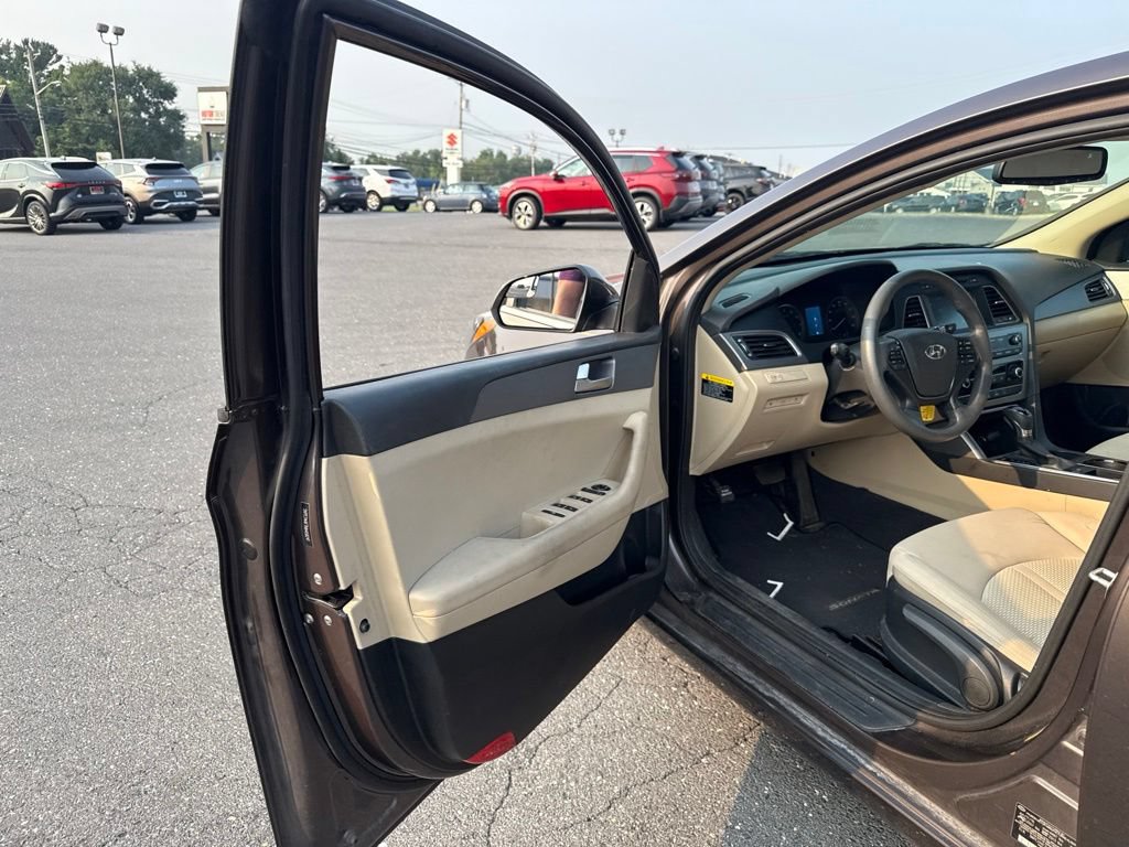 Used 2017 Hyundai Sonata SE FWD image 9