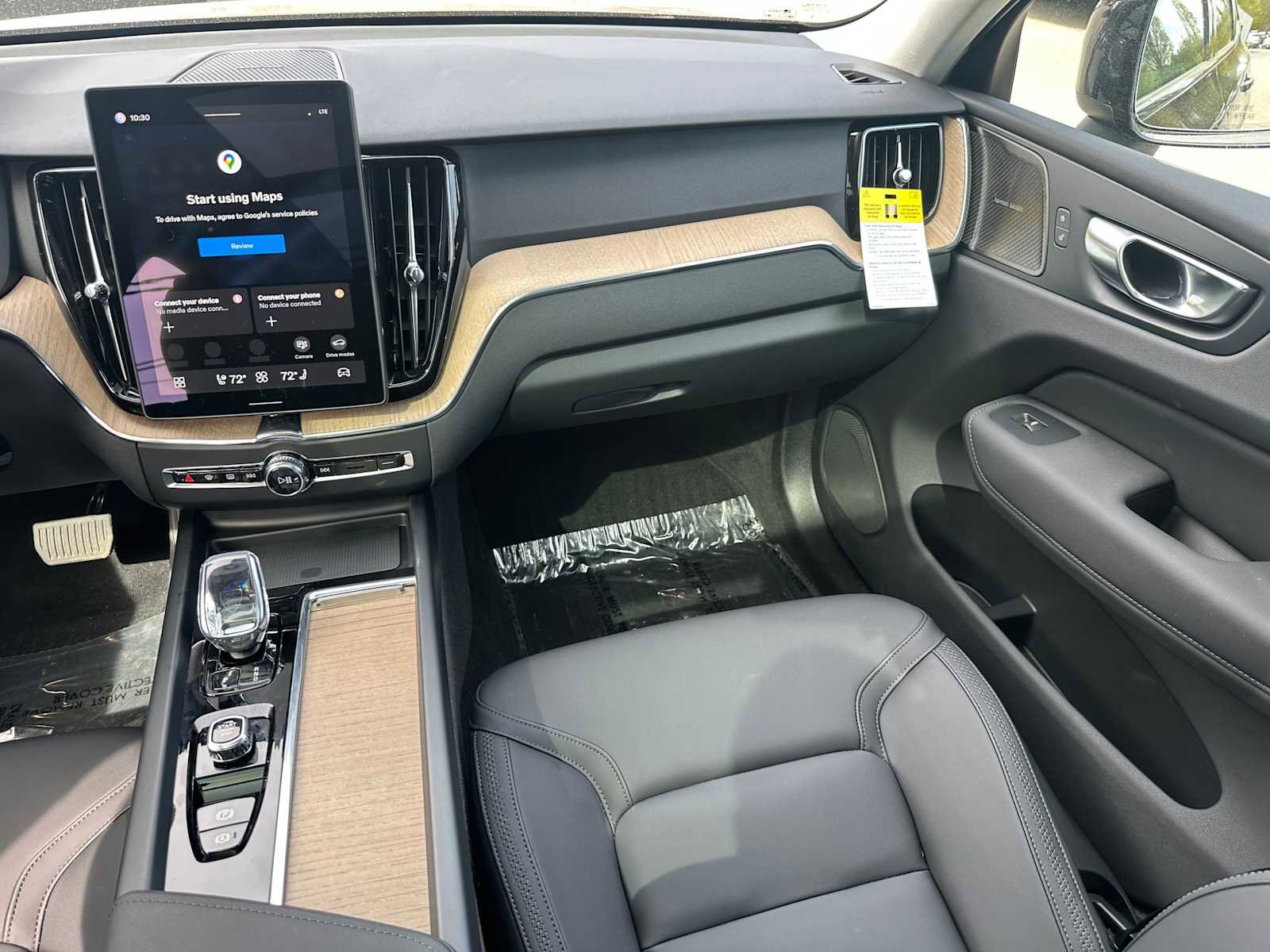 Used 2026 Volvo XC60 B5 Plus w/ Climate Package PRO image 18