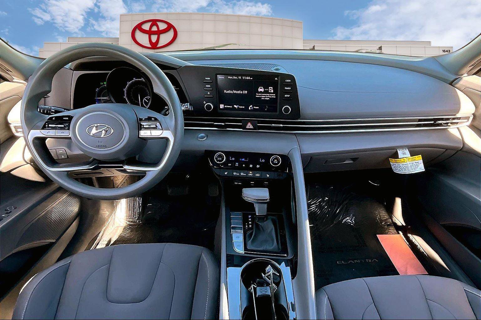 Used 2023 Hyundai Elantra Blue image 15