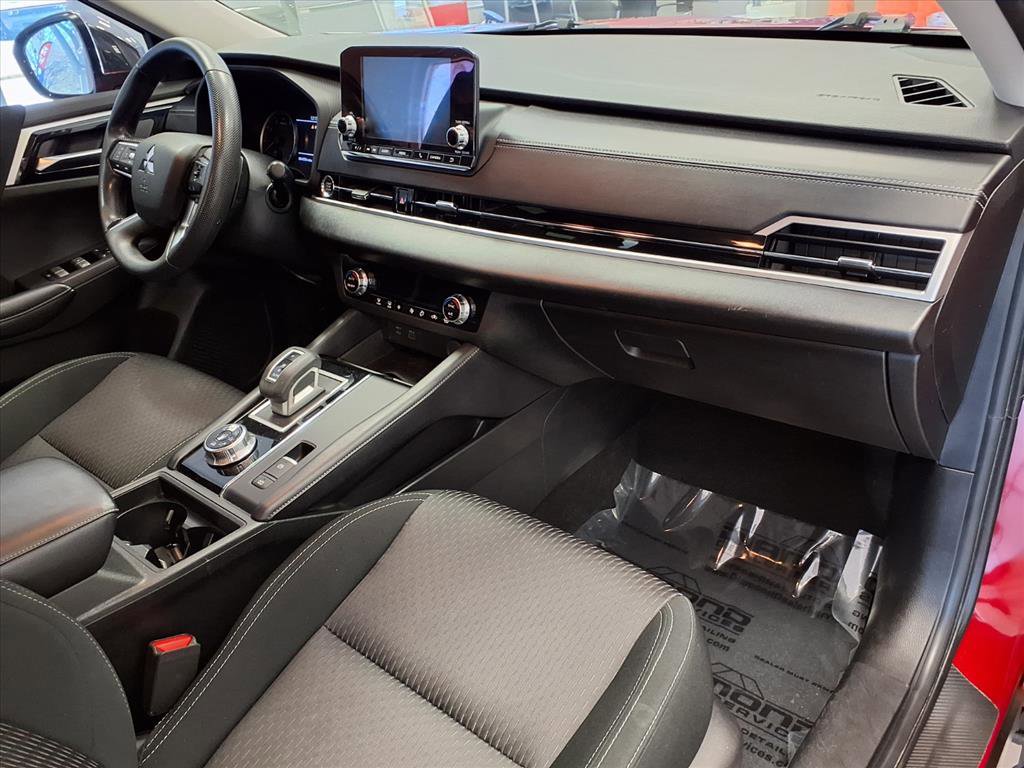 Used 2022 Mitsubishi Outlander ES image 9