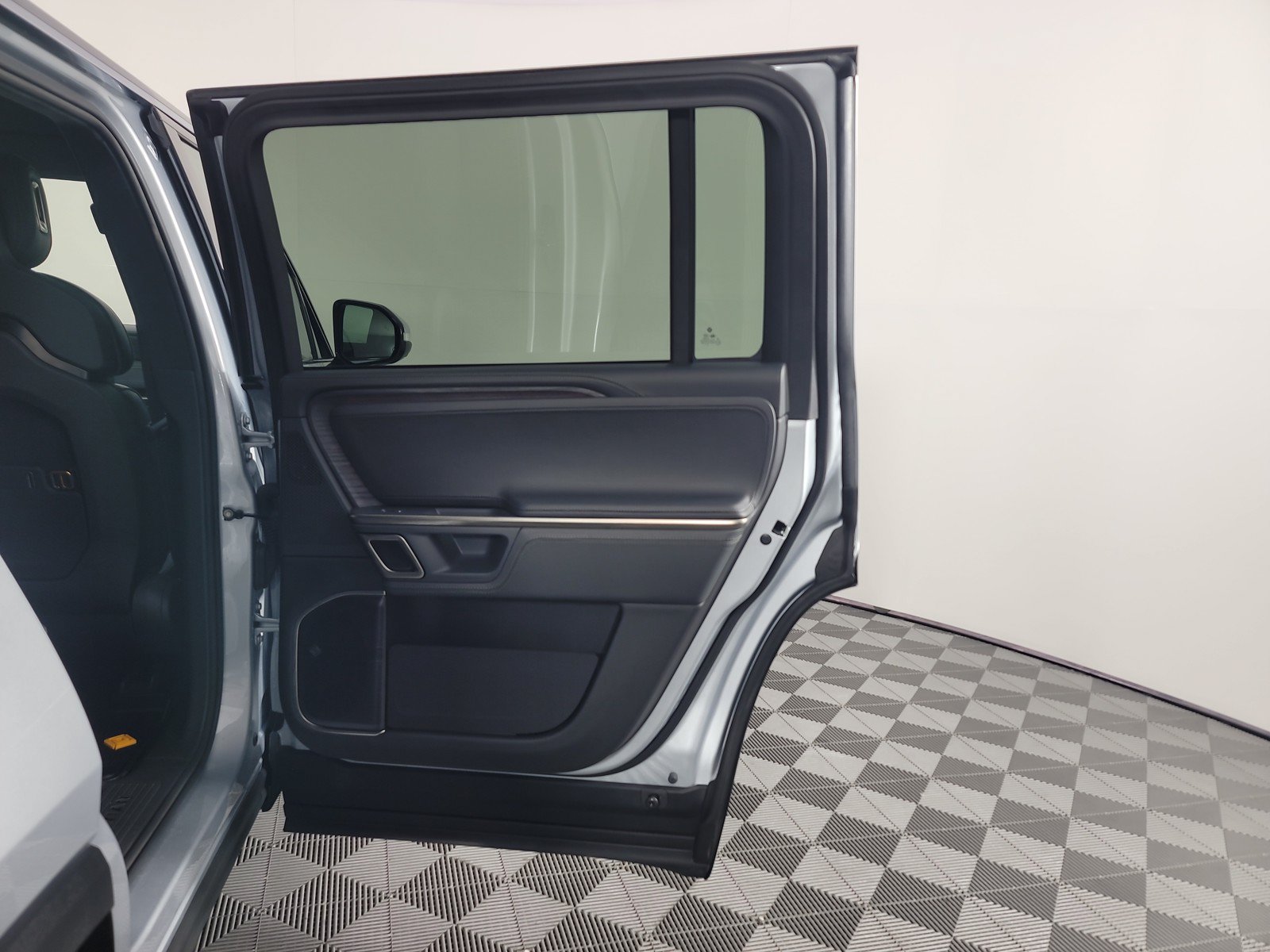 Used 2024 Rivian R1S Adventure AWD/4WD image 19