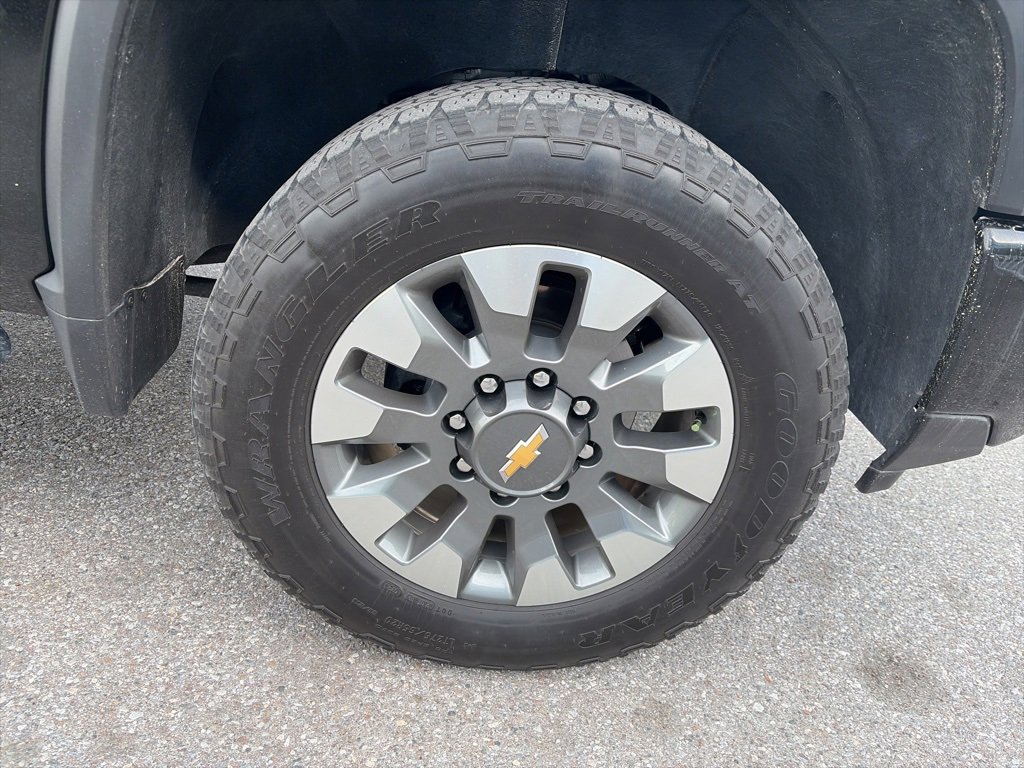 Used 2024 Chevrolet Silverado 2500 Custom w/ Custom Value Package image 11