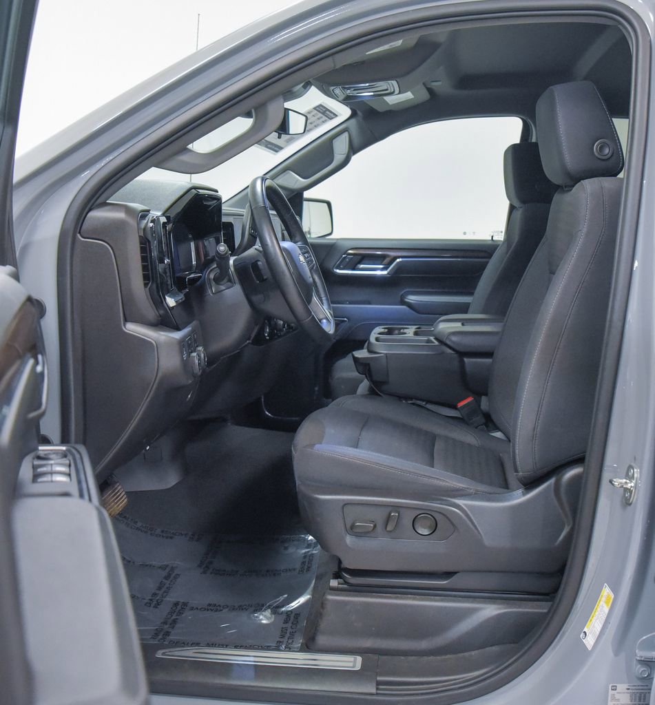 Used 2024 Chevrolet Silverado 1500 LT AWD/4WD image 2