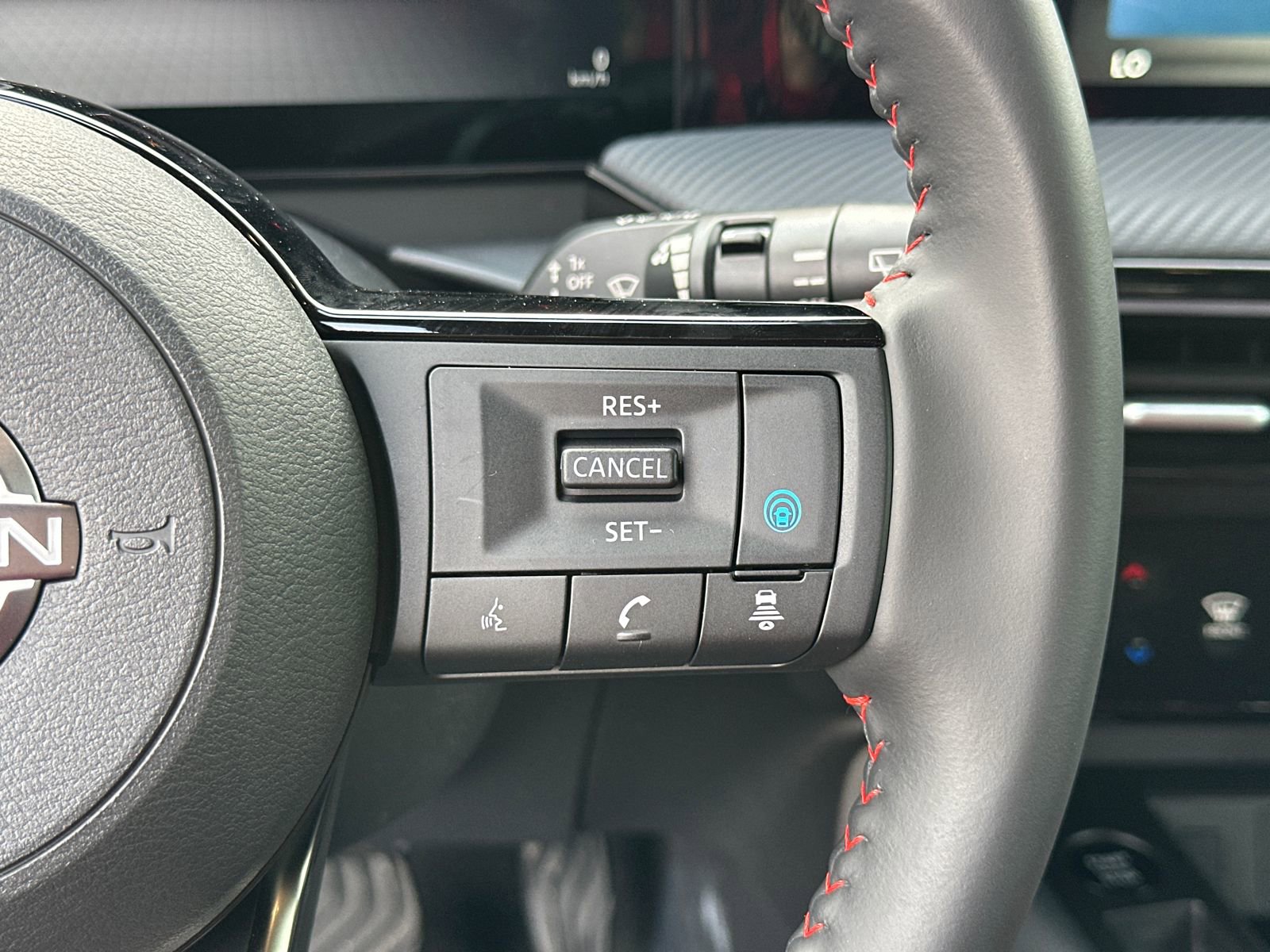 Certified 2025 Nissan Kicks SR FWD image 27
