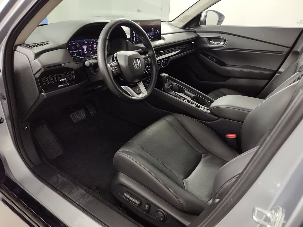 Used 2025 Honda Accord Touring image 2
