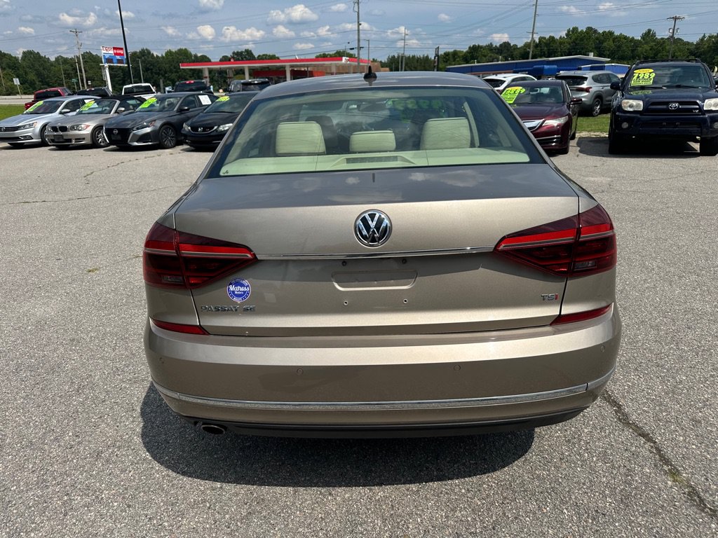 Used 2017 Volkswagen Passat 1.8T SE FWD image 4