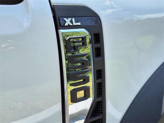 New 2025 Ford F550 4x4 Crew Cab image 6