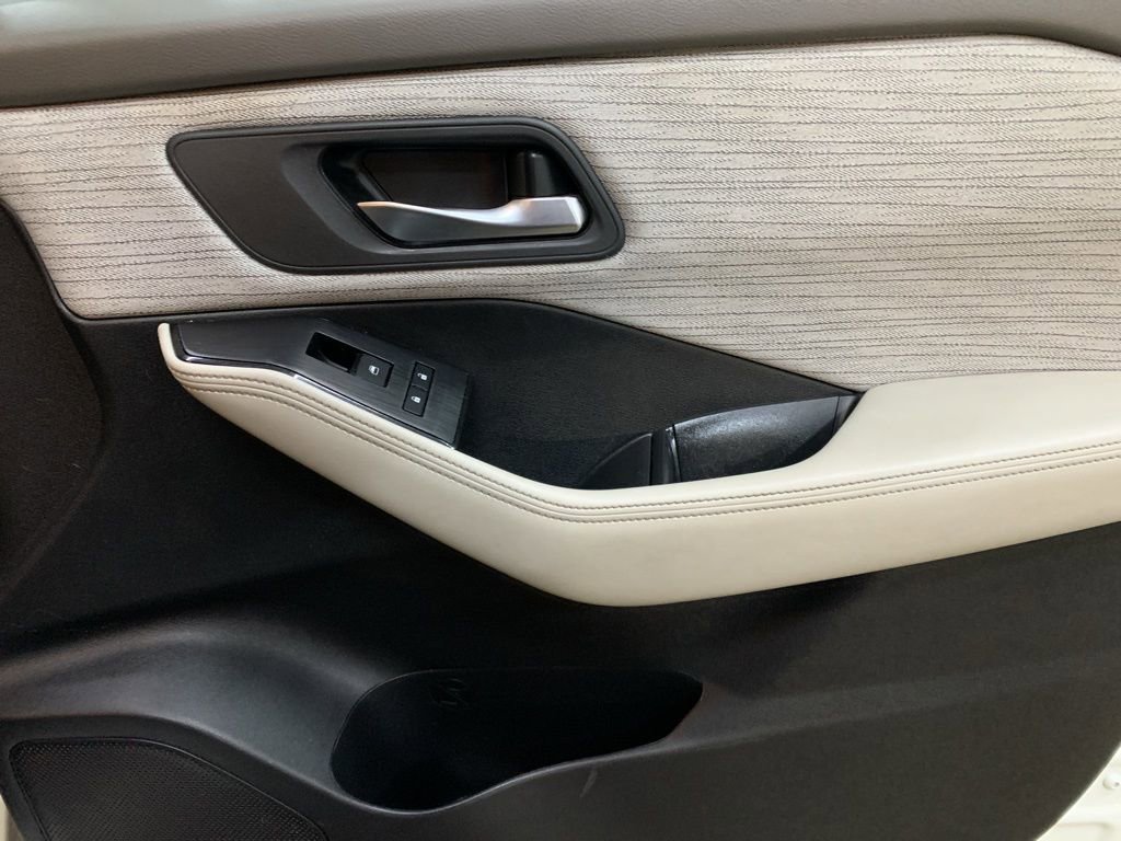 Used 2023 Nissan Rogue SV image 19