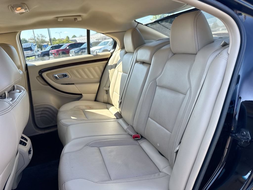 Used 2018 Ford Taurus Limited FWD image 11