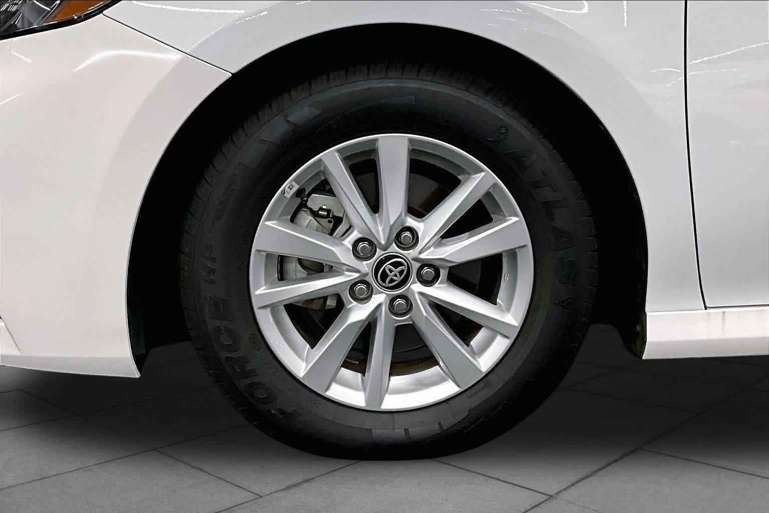 Used 2025 Toyota Camry LE FWD image 10