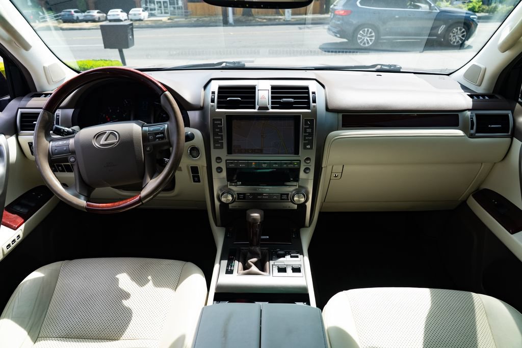 Used 2016 Lexus GX 460 Luxury AWD/4WD image 9