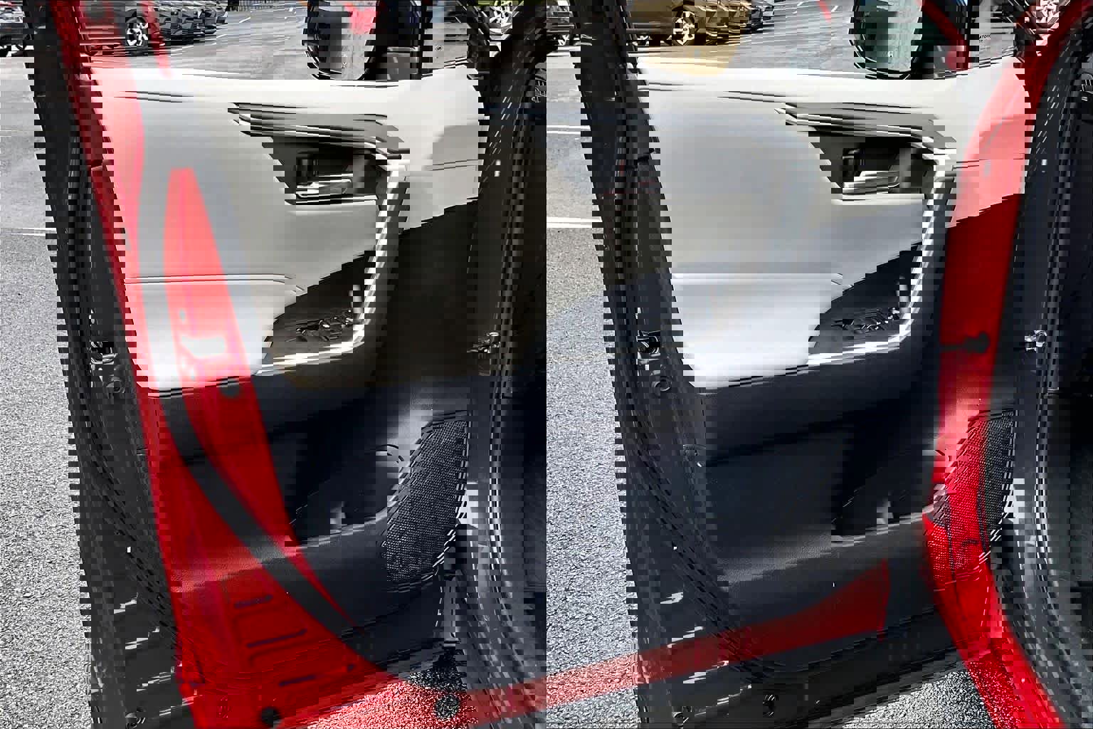 Used 2020 Toyota RAV4 XLE image 21