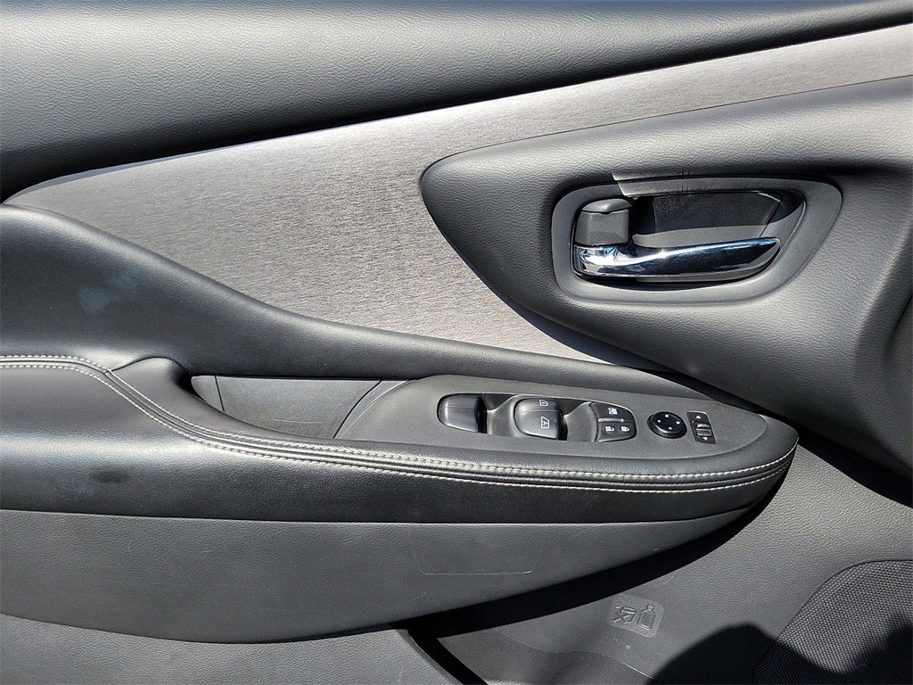 Used 2023 Nissan Murano SV image 16