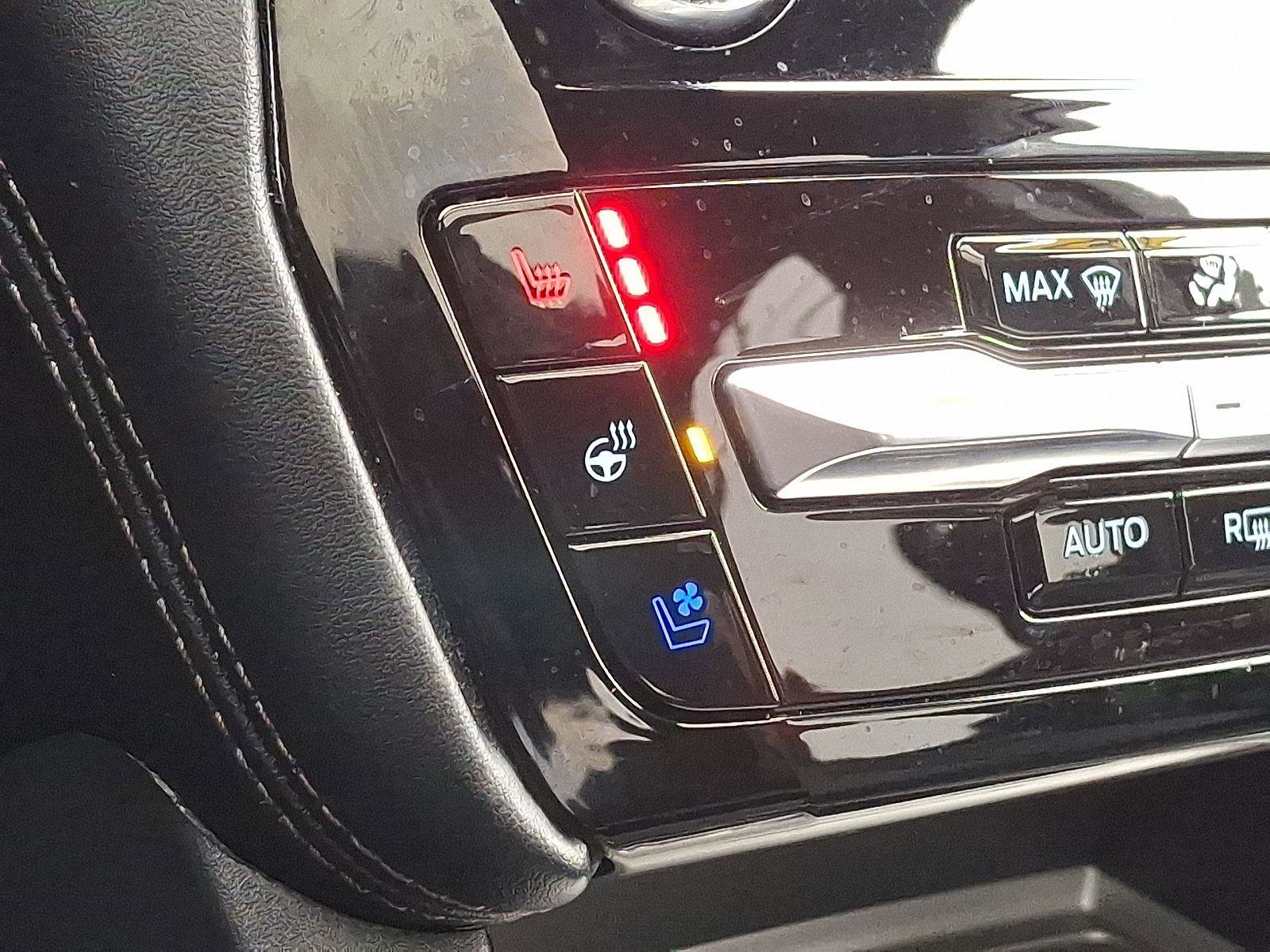 Used 2023 Ford Explorer Platinum w/ Technology Package image 25