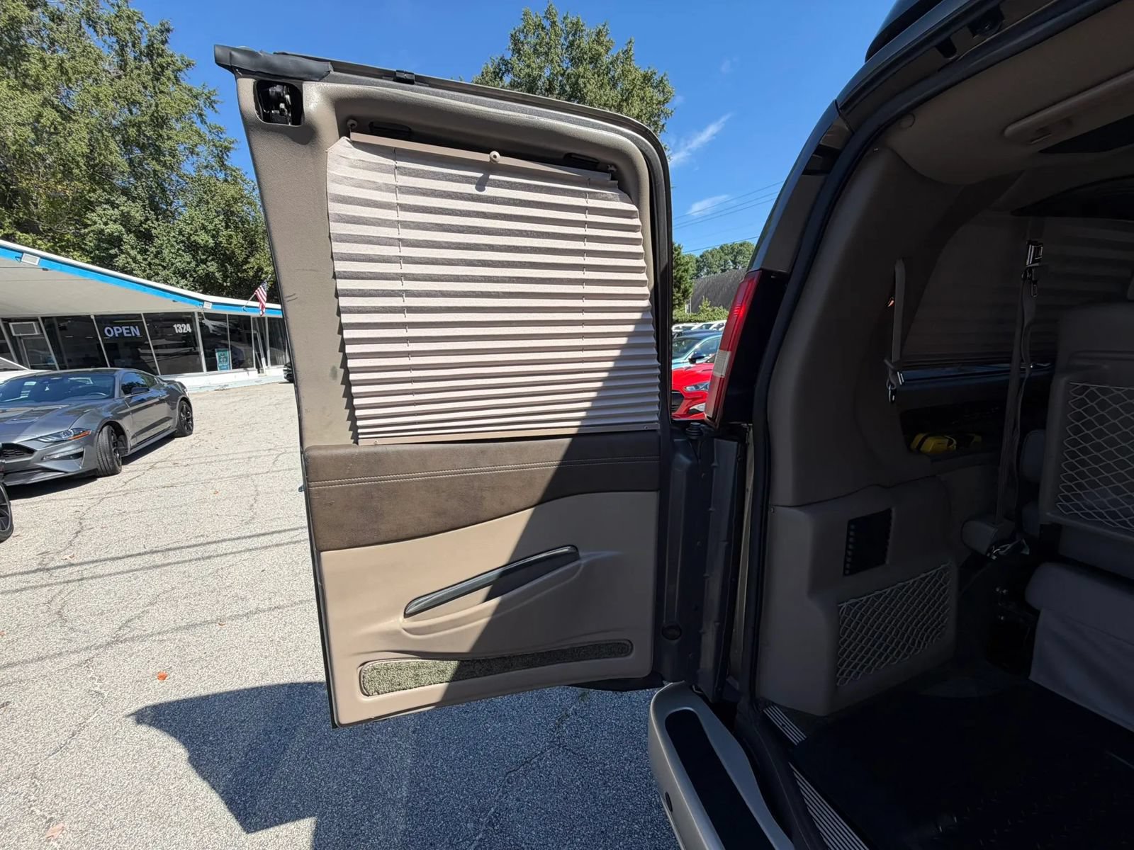 Used 2015 Chevrolet Express 2500 RWD image 45