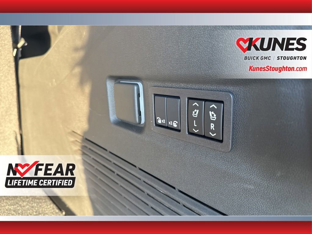 Used 2024 Chevrolet Suburban Premier image 37