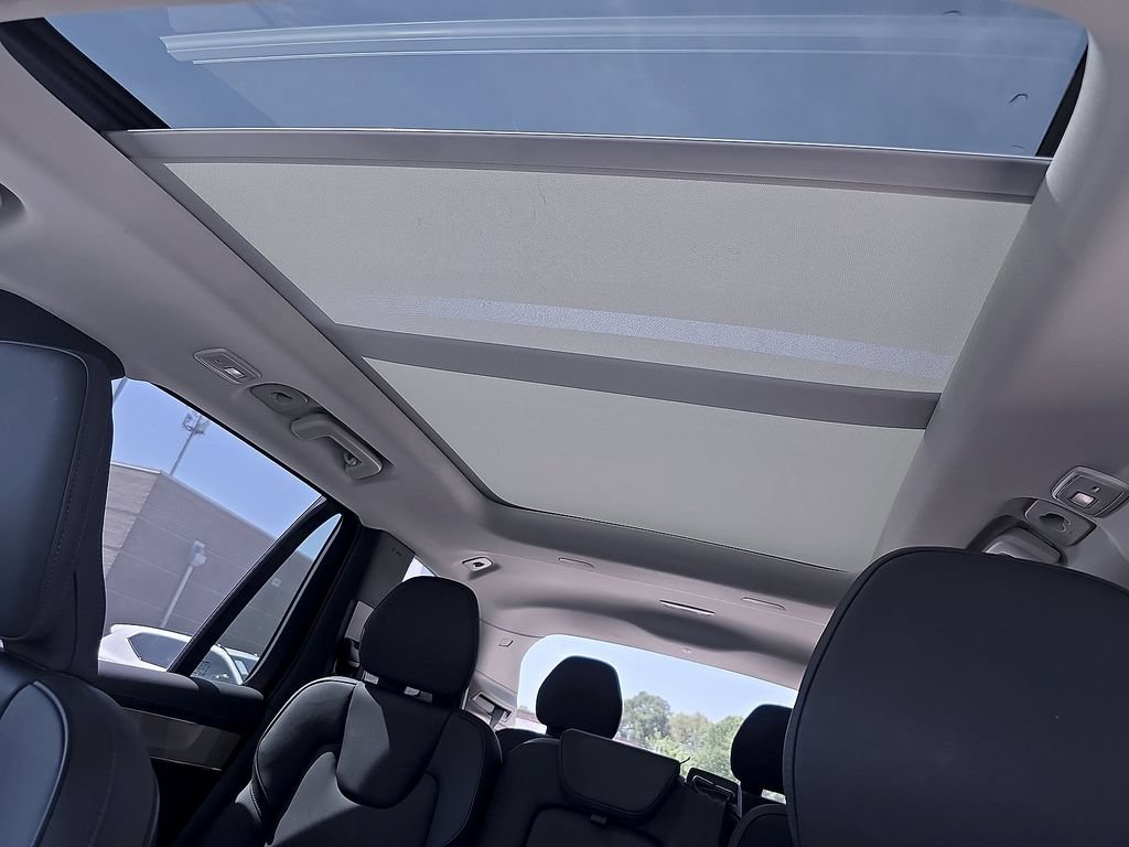 Certified 2025 Volvo XC90 B5 Plus AWD/4WD image 42