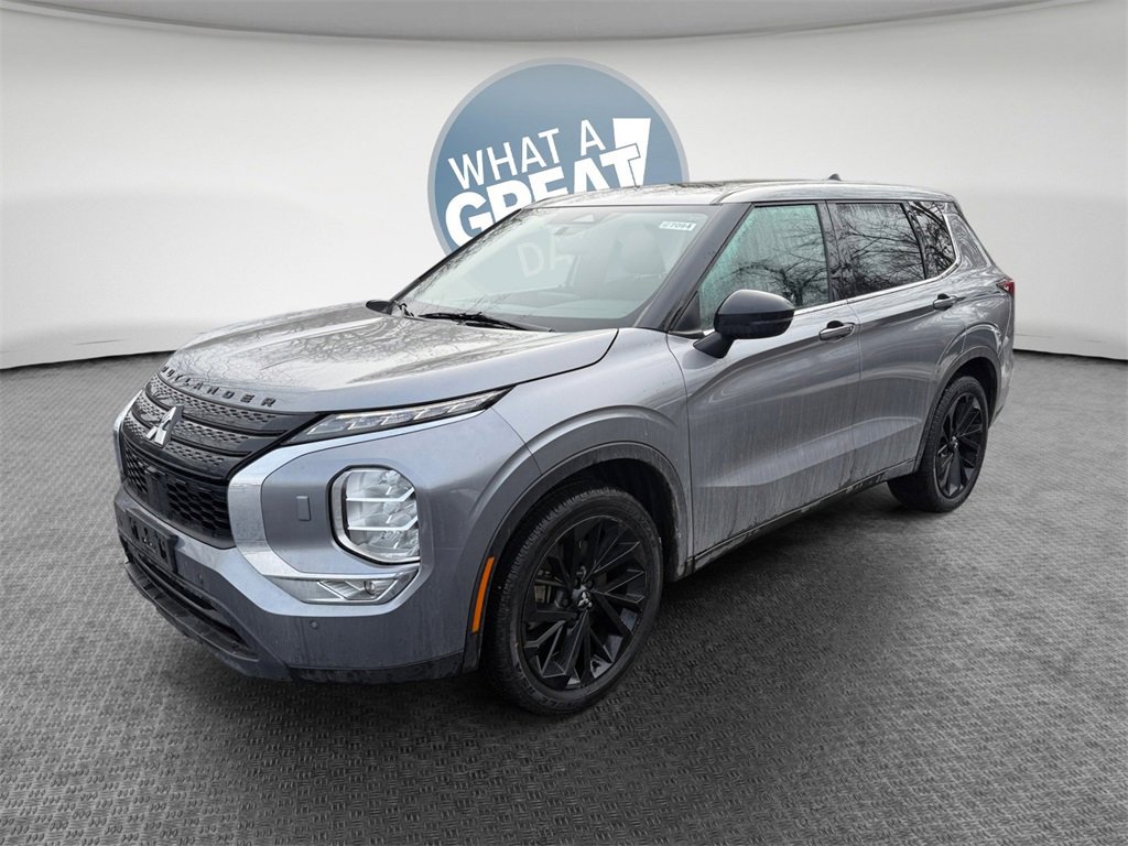 Used 2022 Mitsubishi Outlander SEL Black Edition image 5