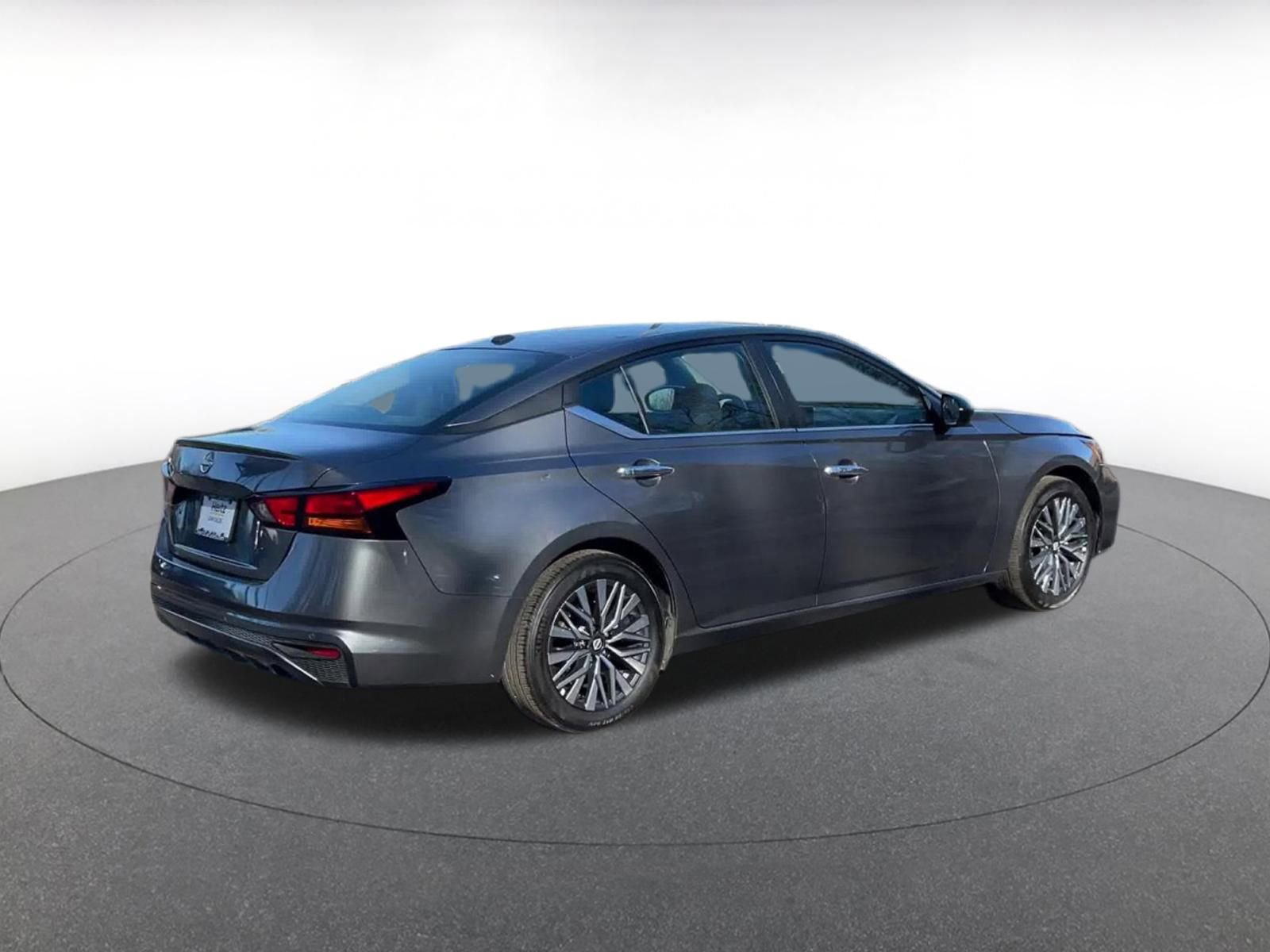 Used 2025 Nissan Altima 2.5 SV image 14