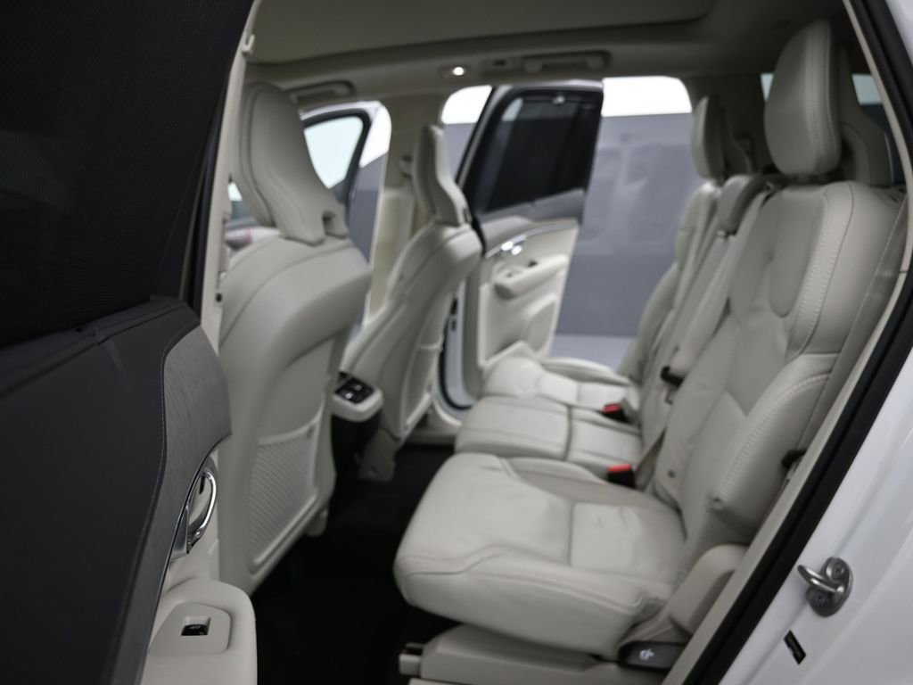 Certified 2024 Volvo XC90 B6 Ultimate w/ Lounge Package image 21