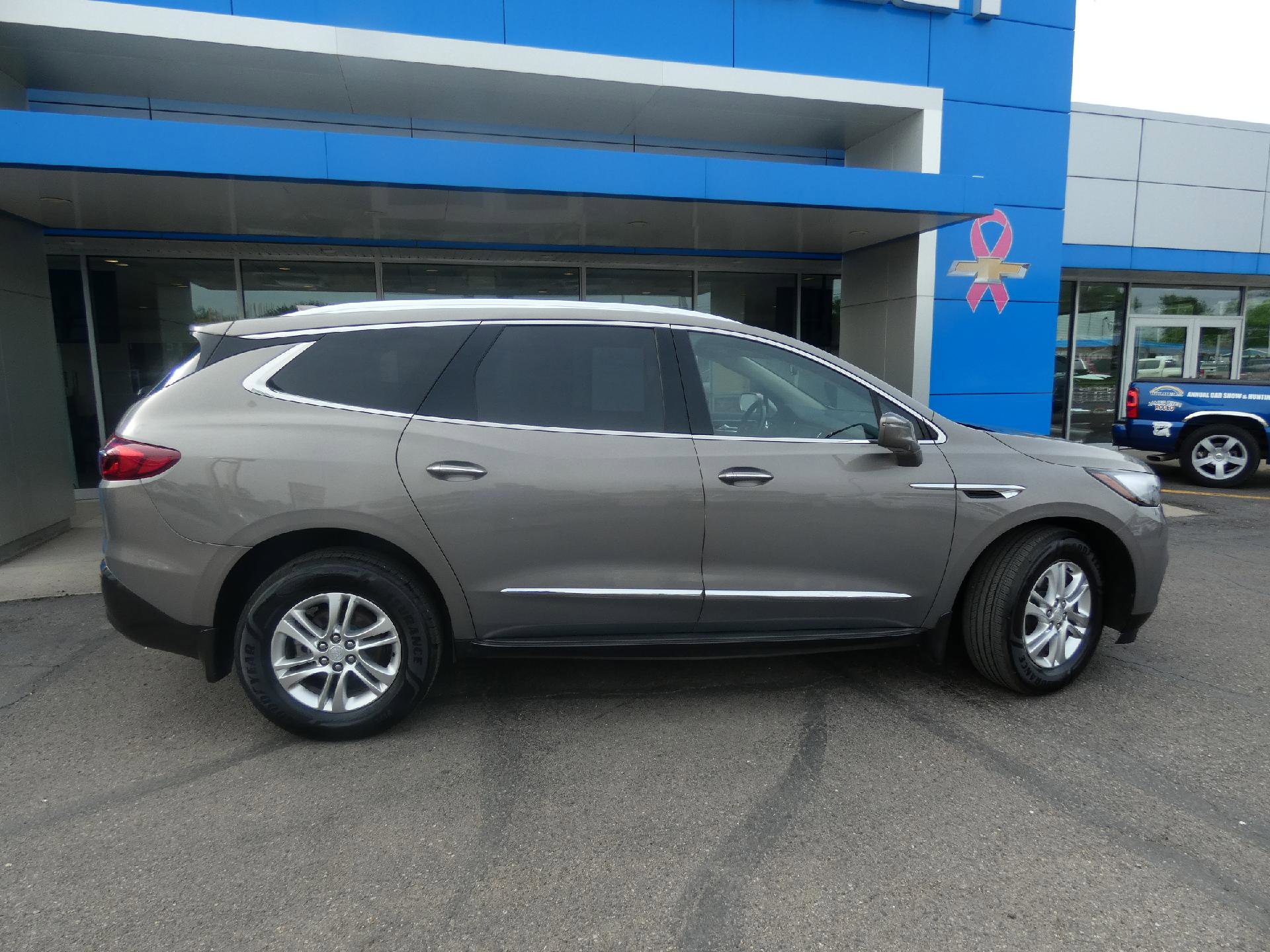 Used 2019 Buick Enclave Premium AWD/4WD image 2