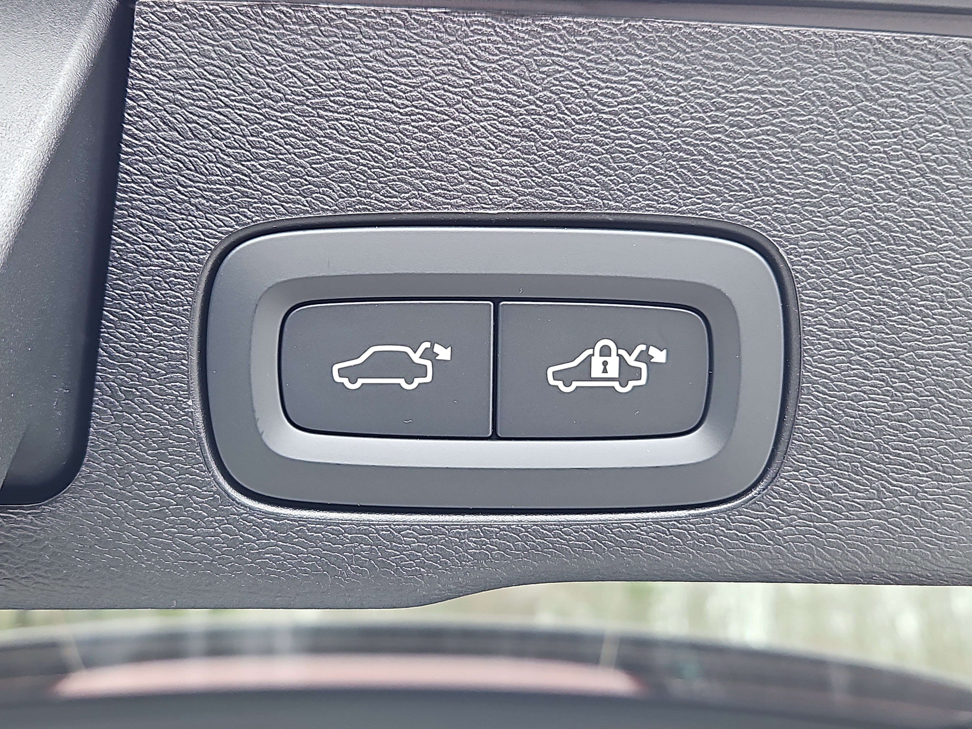 New 2026 Volvo XC60 B5 Core w/ Protection Package Premier image 12