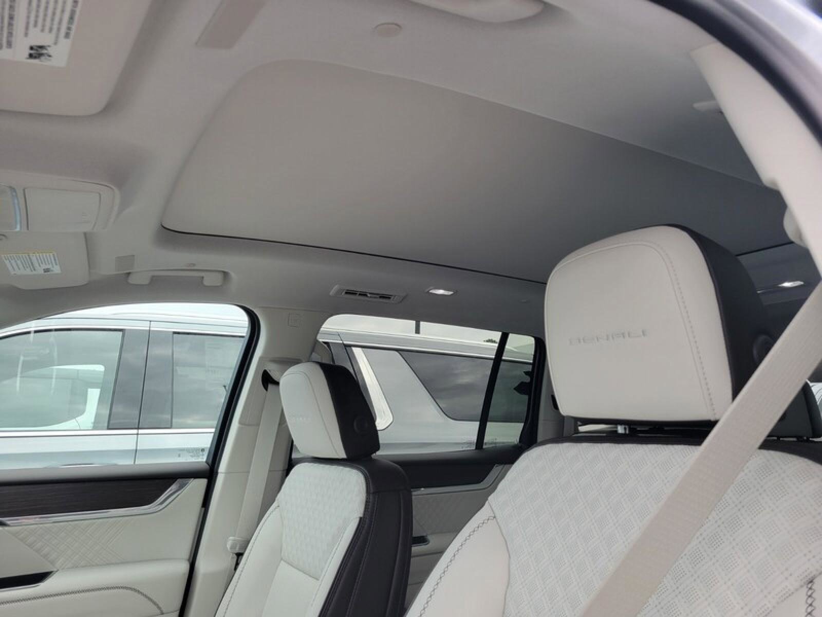 New 2026 GMC Acadia Denali w/ Super Cruise Package image 25