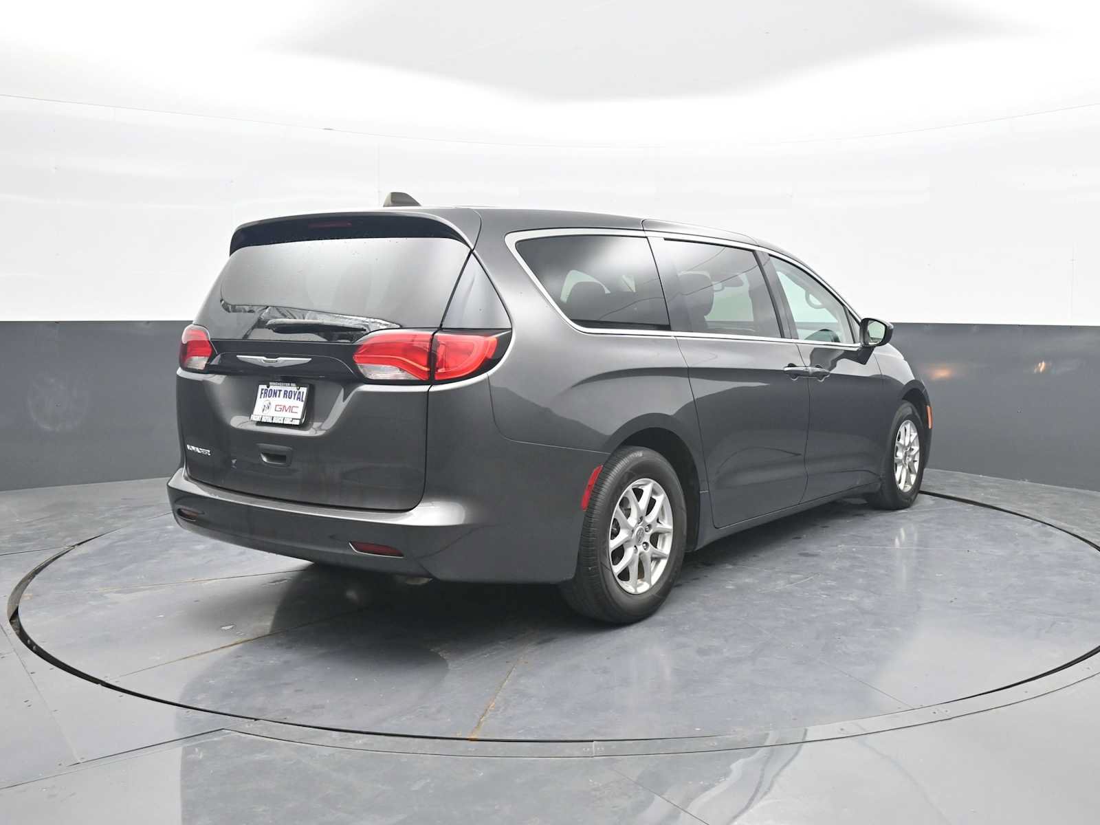 Used 2023 Chrysler Voyager LX FWD image 7