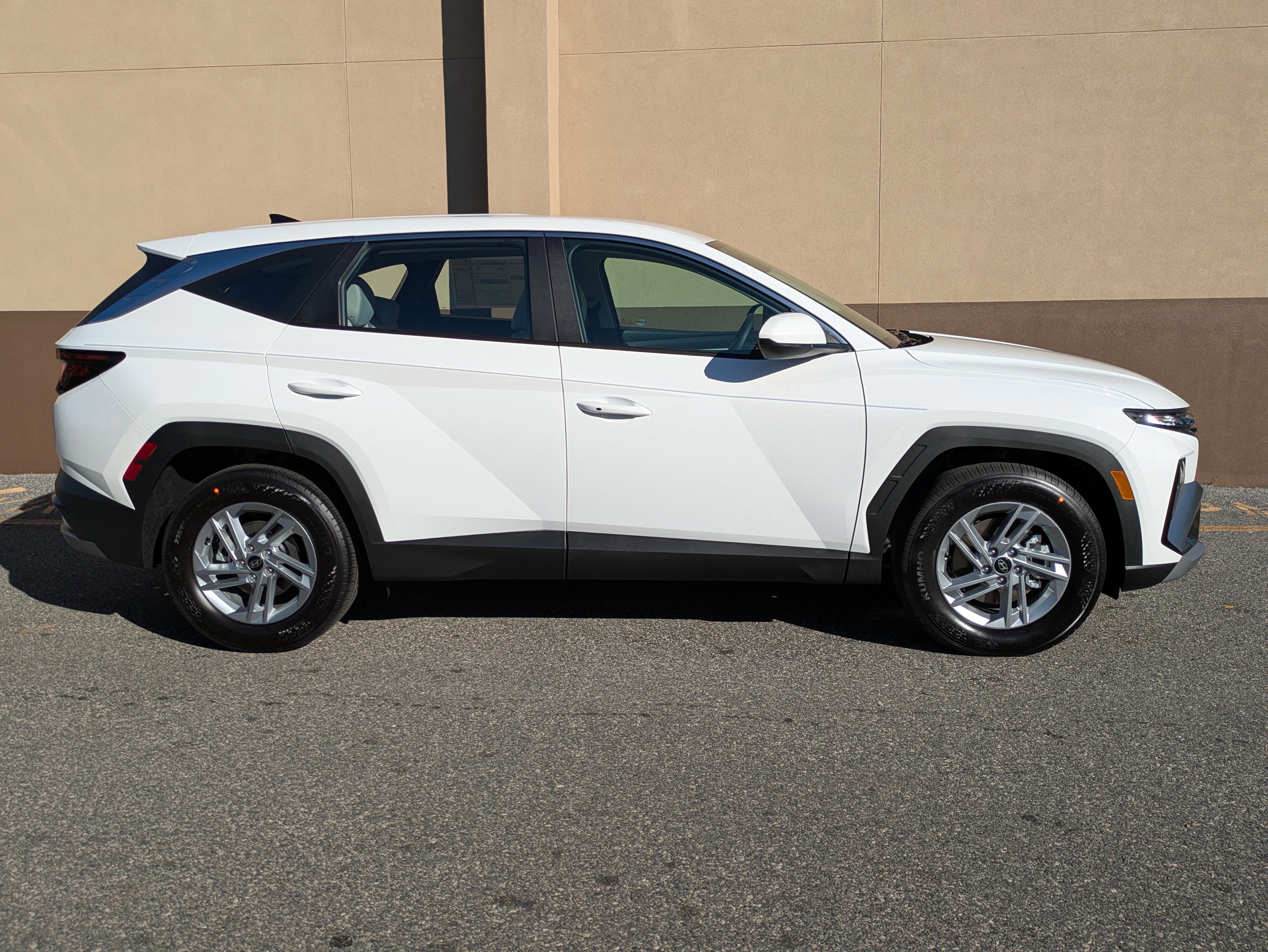 New 2026 Hyundai Tucson SE image 3