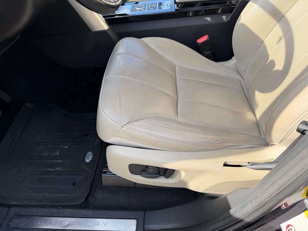 Used 2018 Land Rover Discovery HSE image 25